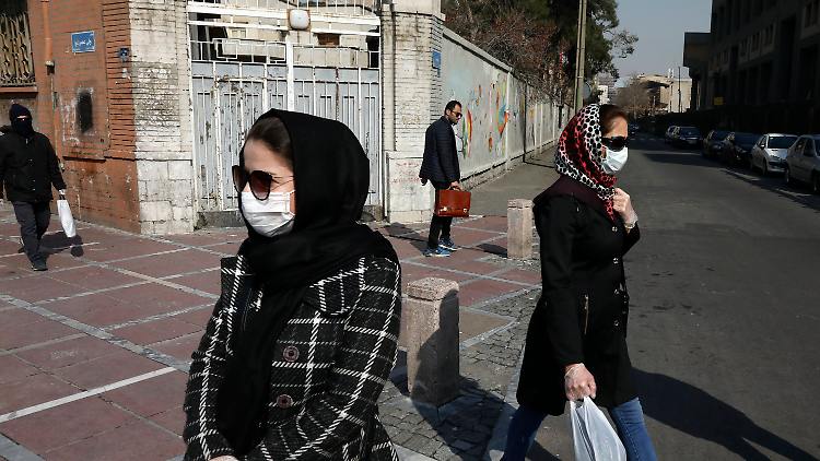 کرونا آنچنان هم عادل نیست بیشتر درِخانه فقرا را می کوبد کرونا آنچنان هم عادل نیست بیشتر درِخانه فقرا را می کوبد