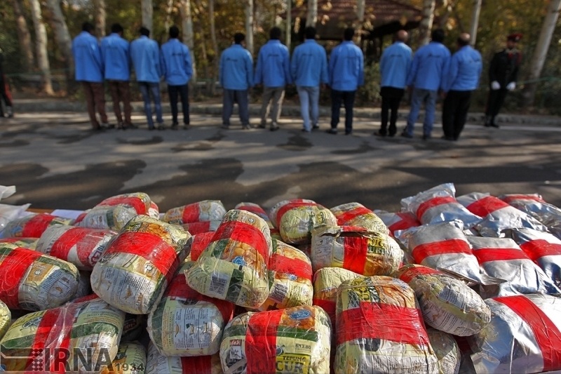 گزارش ایرنا از پولشویی قاچاقچیان مواد در اقتصاد ایران: هشتاد هزار میلیارد تومان، پول کثیف مواد مخدر در بازار