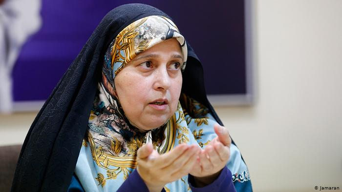 واکنش پروانه سلحشوری به خودسوزی دختر جوان هوادار استقلال .سلحشوری:چرا ما اینقدر نسبت به هم بی‌تفاوت هستیم؟