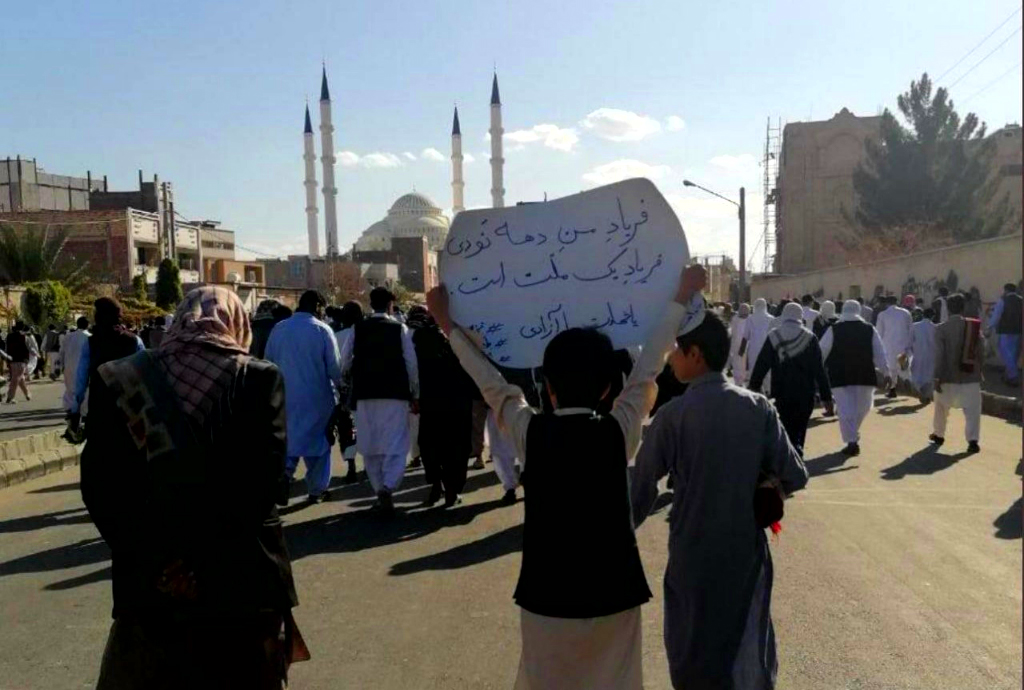 تظاهرات زاهدانیها با فریاد «مرگ بر خامنهای» تظاهرات زاهدانیها با فریاد «مرگ بر خامنهای»