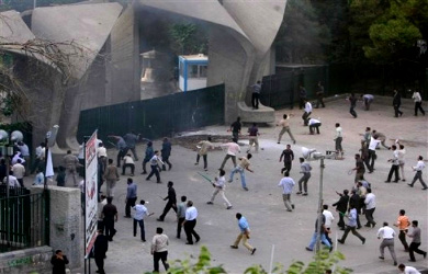 کوی دانشگاه تهران به خاک و خون کشیده شد